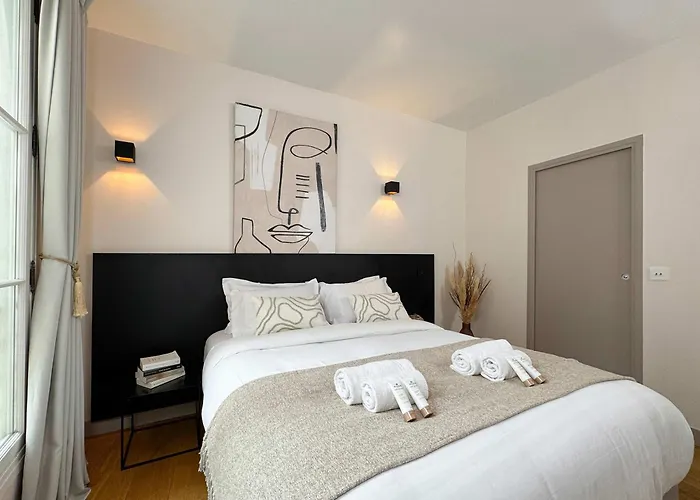 Luxembourg Garden Family Flat Delight